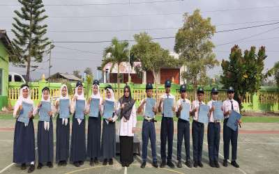 Penyerahan Hadiah Lomba Baju Adat dalam Rangka HARDIKNAS 2026