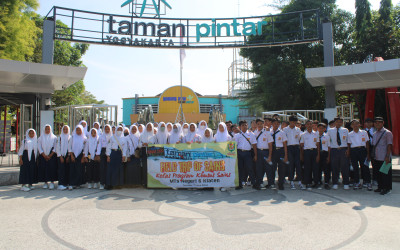 MTs Negeri 6 Klaten Adakan Fieldtrip Sains ke Taman Pintar dan Pantai Cemara Sewu Yogyakarta