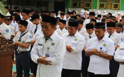 MTs Negeri 6 Klaten Gelar Salat Istisqa’, Dipimpin Langsung Kepala Kankemenag Kabupaten Klaten